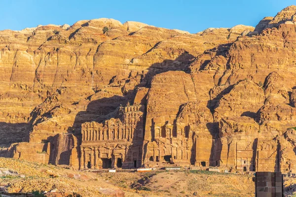 Túmulos de urna, seda, coríntia e palácio em petra, Jordânia — Fotografia de Stock