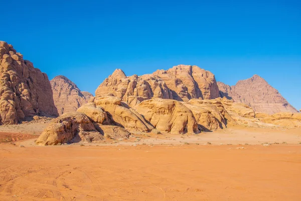Landschap van wadi rum woestijn in Jordanië — Stockfoto