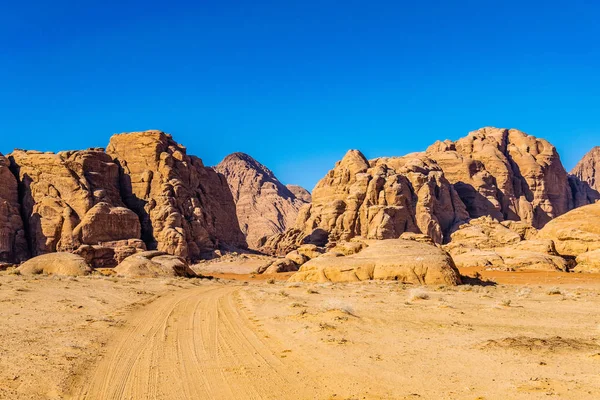 Landschap van wadi rum woestijn in Jordanië — Stockfoto