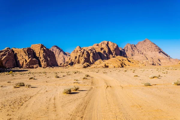 Landschap van wadi rum woestijn in Jordanië — Stockfoto