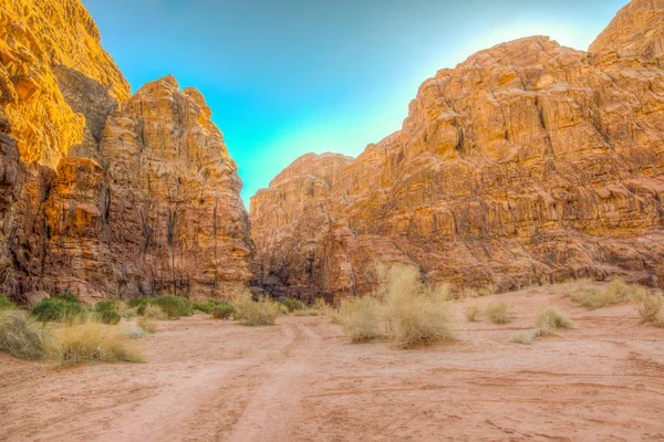 Abu Khashaba siq en el desierto de Wadi Rum en Jordania — Foto de Stock