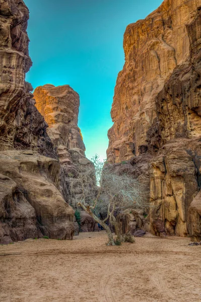 Abu Khashaba siq en el desierto de Wadi Rum en Jordania —  Fotos de Stock