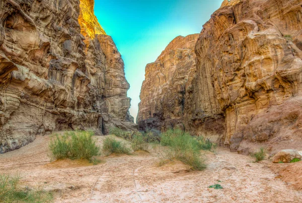 Abu Khashaba siq no deserto de Wadi Rum na Jordânia — Fotografia de Stock