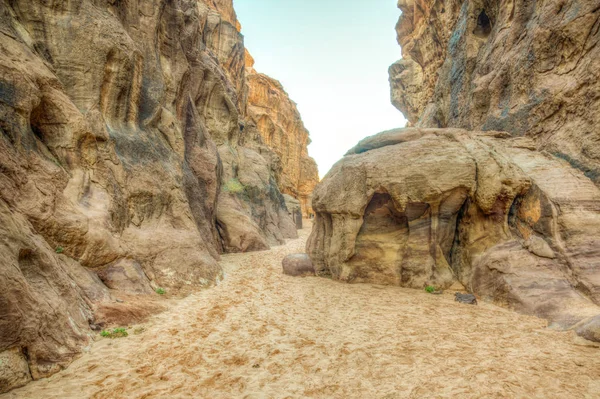 Abou Khashaba siq à Wadi Rum désert en jordanie — Photo