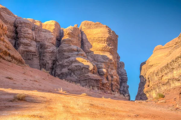 Abu Khashaba siq no deserto de Wadi Rum na Jordânia — Fotografia de Stock