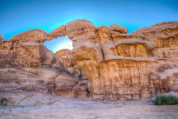 Puente de roca Burdah en Wadi Rum, Jordania —  Fotos de Stock