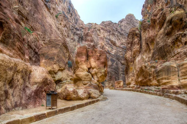 Rock monument resembling an elephant and a fish in the siq canyo — Stock Image Rock monument resembling an elephant and a fish in the siq canyo Stock Picture