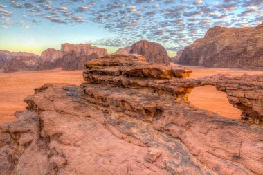 Little rock Köprüsü'nde Wadi Rum, Jordan