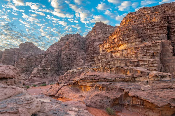 Paisaje del desierto del ron Wadi en Jordania — Foto de Stock