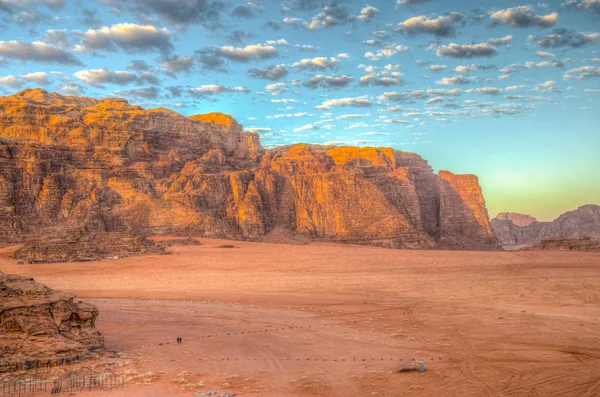 Paisaje del desierto del ron Wadi en Jordania —  Fotos de Stock