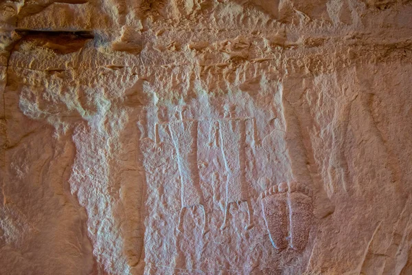 Ancient inscriptions at Khazali siq at Wadi Rum desert in jordan — Stock Photo, Image