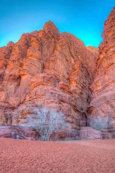 Khazali siq in Wadi Rum woestijn in Jordanië — Stockfoto