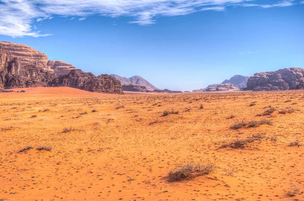 Landschap van wadi rum woestijn in Jordanië — Stockfoto