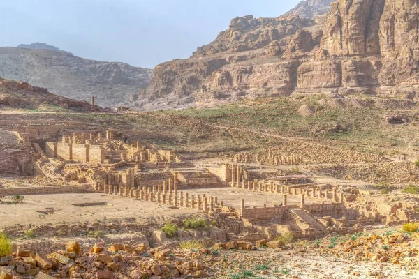 Ruínas do grande templo em Petra, Jordânia — Fotografia de Stock