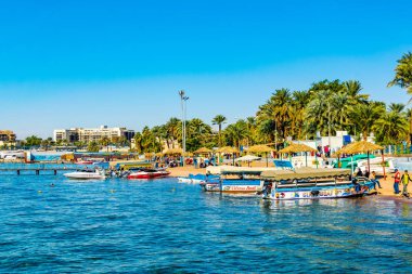 Akabe, Ürdün, 31 Aralık 2018: cam - alt tekneler, demirleme 