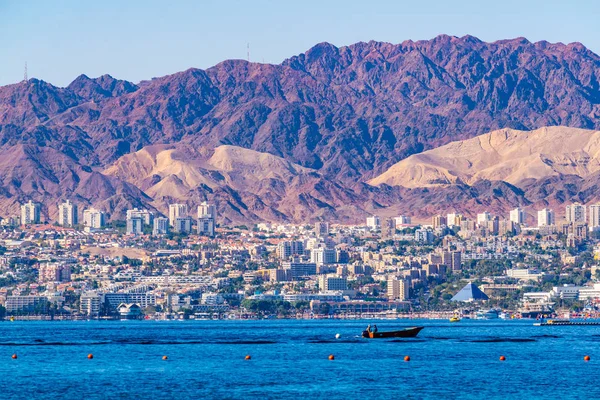 Aqaba, Jordanien, 31. Dezember 2018: Die Menschen genießen ein sonniges — Stockfoto