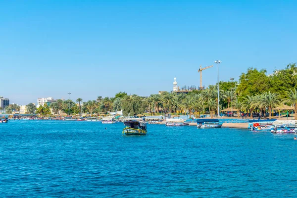 Aqaba, Jordanië, 31 December, 2018: glas - onderkant boten aanmeren op — Stockfoto