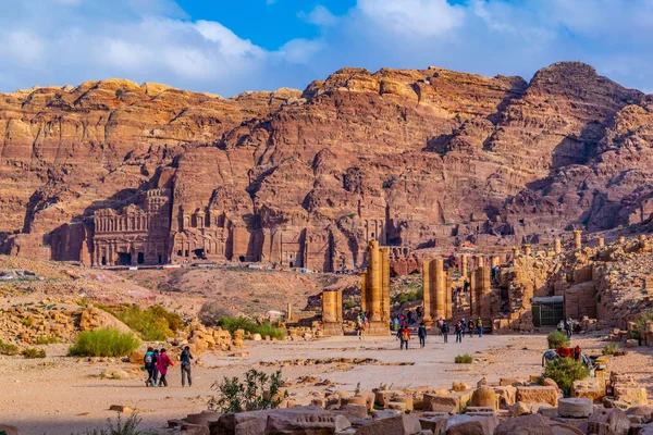 Petra, Jordánsko, 2 ledna 2019: Velký chrám a hedvábí, Corin — Stock fotografie