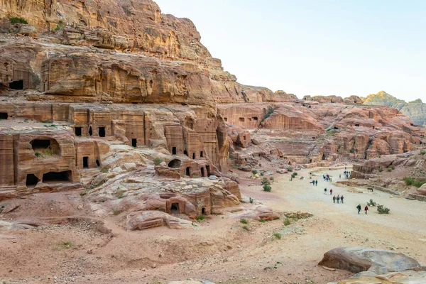 Petra, Jordan, 3 ledna 2019: Lidé chodí na Rytířský — Stock fotografie