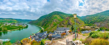 Burg Metternich, Almanya 'dan Beilstein 'ın havadan görünümü