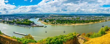 Koblenz, Almanya 'da Rhein ve Mosel nehirler birleştiği havadan görünümü