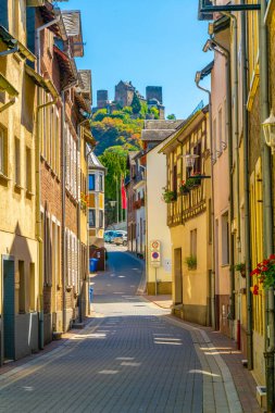 Street, ger 'de Oberwesel kasabasının yukarısındaki Burg Schonburg 'a yol açan