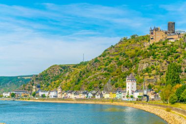 Burg Katz Almanya 'da St. Goarshausen 'e bakan