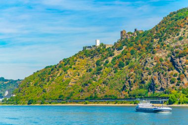 Almanya 'da Rhein nehrine bakan Burg Liebenstein