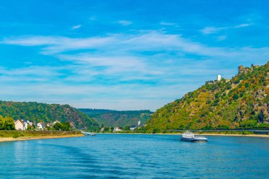 Almanya 'da Rhein nehrine bakan Burg Liebenstein