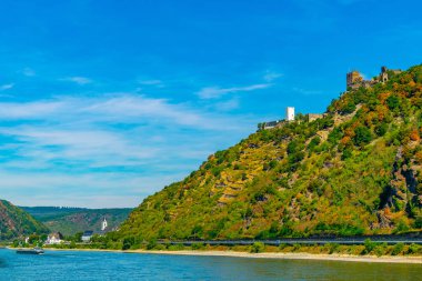 Almanya 'da Rhein nehrine bakan Burg Liebenstein