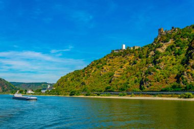 Almanya 'da Rhein nehrine bakan Burg Liebenstein