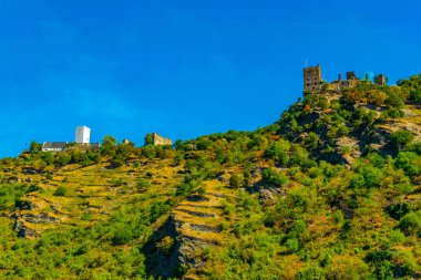 Almanya 'da Rhein nehrine bakan Burg Liebenstein
