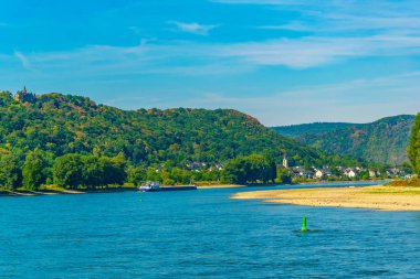 Almanya 'da Boppard yakınlarında Rhein Nehri