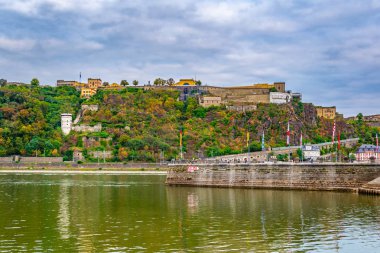 Koblenz 'de Alman Birliği ve Ehrenbreitstein Kalesi Anıtı