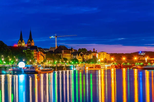 Nachtansicht des Ufers von Koblenz, Deutschland — Stockfoto