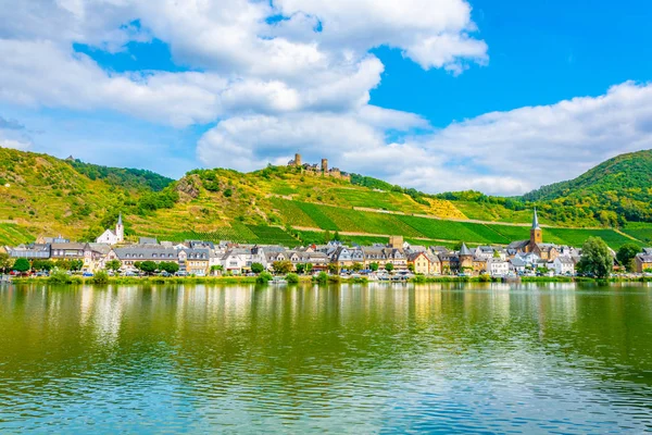 Burg Thurant över Alken stad i Tyskland — Stockfoto