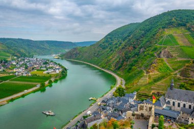 Burg Metternich, Almanya 'dan Beilstein 'ın havadan görünümü