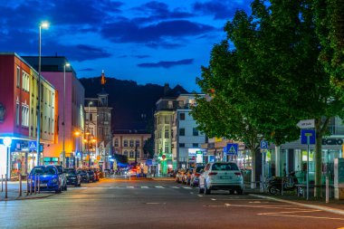 Trier, Almanya 'da Conastantin bazilikasının gece görünümü