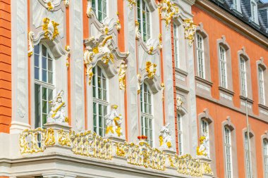 Trier 'deki Constantin bazilikasına bağlı seçim Sarayı, 