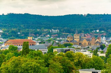 Petrisberg Tepesi 'nden Trier 'in havadan görünümü, Almanya