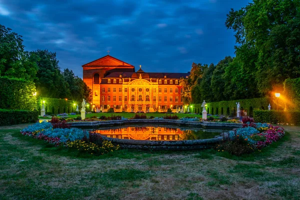 Trier, Almanya 'da Conastantin bazilikasının gece görünümü