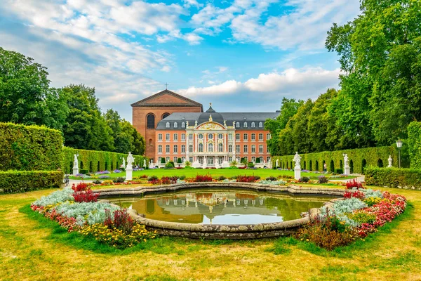 Palácio eleitoral ligado à basílica constantin em Trier , — Fotografia de Stock