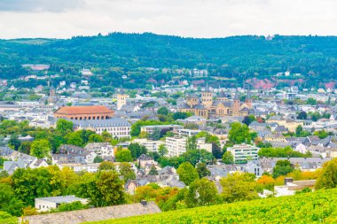 Petrisberg Tepesi 'nden Trier 'in havadan görünümü, Almanya