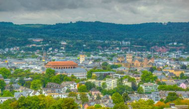 Petrisberg Tepesi 'nden Trier 'in havadan görünümü, Almanya