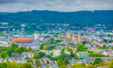 Petrisberg Tepesi 'nden Trier 'in havadan görünümü, Almanya