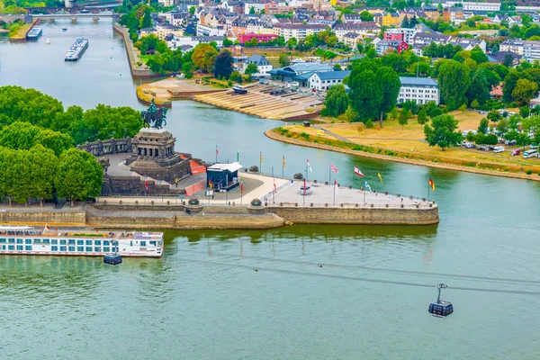 Koblenz 'de Rhein ve Mosel nehirler birleştiği havadan görünümü, 