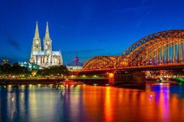 Night view of the cathedral in Cologne and Hohenzollern bridge o clipart