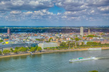 Köln, Almanya 'da Saint Kunibert kilisesinin havadan görünümü