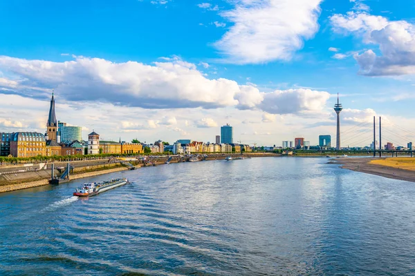 Stadtbild von Düsseldorf, Deutschland — Stockfoto