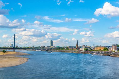 Düsseldorf 'taki Rhein nehir kıyısı, Saint Lambertus Kilisesi, GE